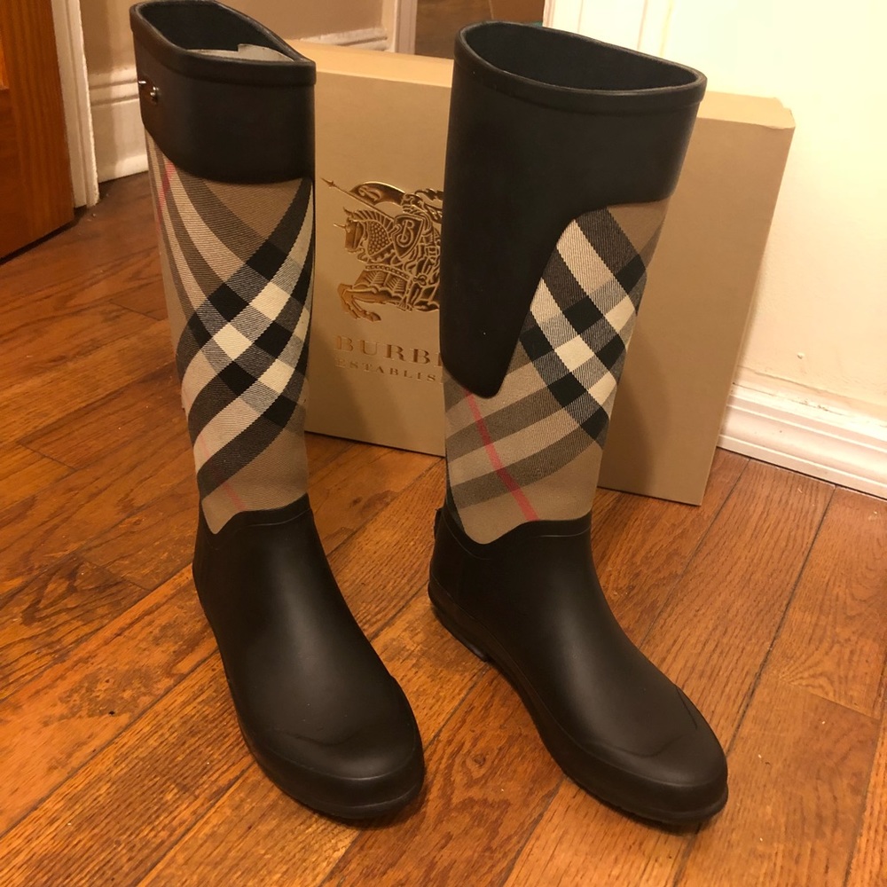 Burberry Women’s Signature Check Rain Boots